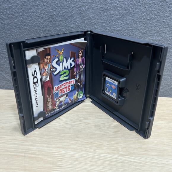 The Sims 2: Apartment Pets (Nintendo DS, 2008) Complete CIB - Tested & Working - Picture 5 of 5